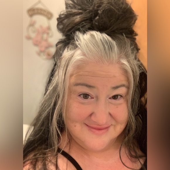 Meet your Posher, Michelle - Picture 2 of 3